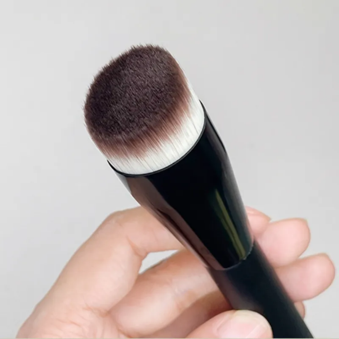 Flawless Coverage Angled Foundation Brush
