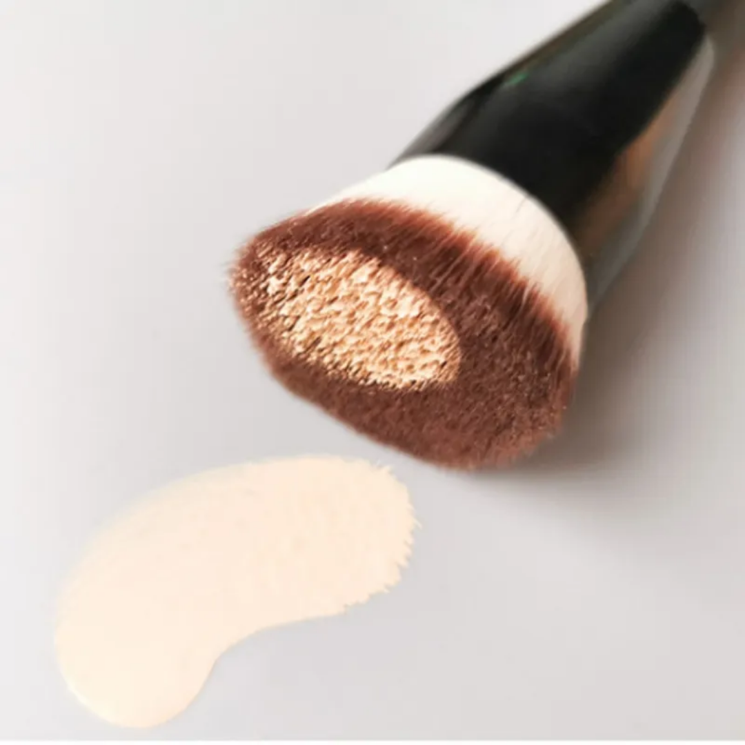 Flawless Coverage Angled Foundation Brush